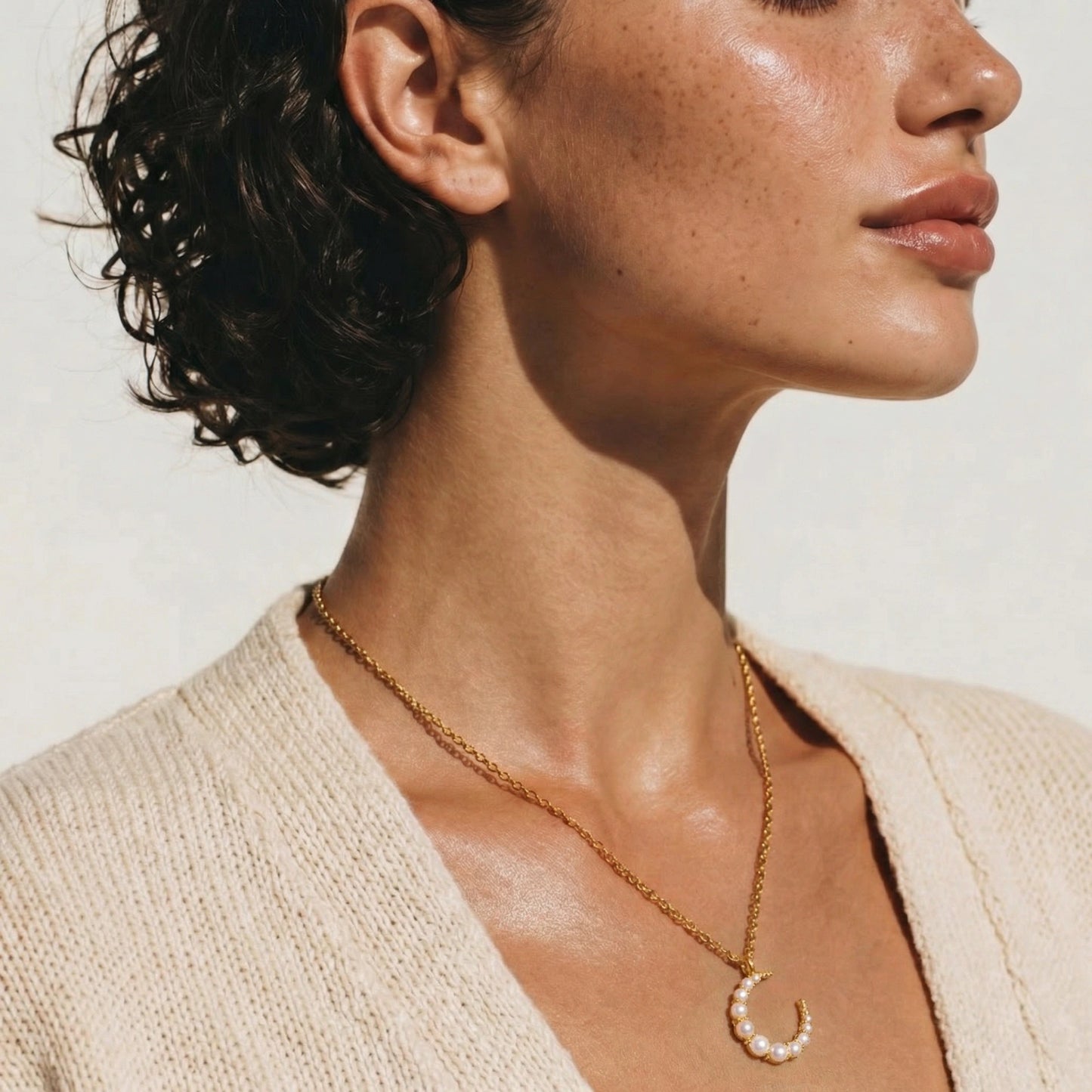 Luna Pearl Necklace